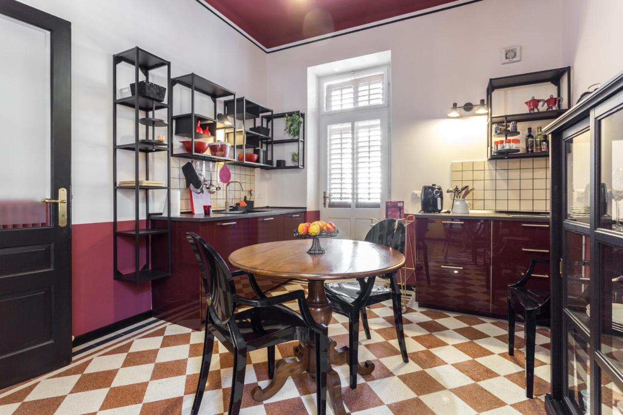 La Casa Di Gatsby Lusso In Pieno Centro Con Parcheggio Gorizia Exterior foto