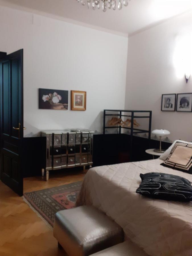 La Casa Di Gatsby Lusso In Pieno Centro Con Parcheggio Gorizia Exterior foto
